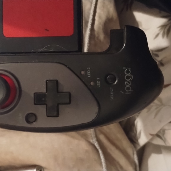 Ipega switch controller for any phone - Picture 2 of 4